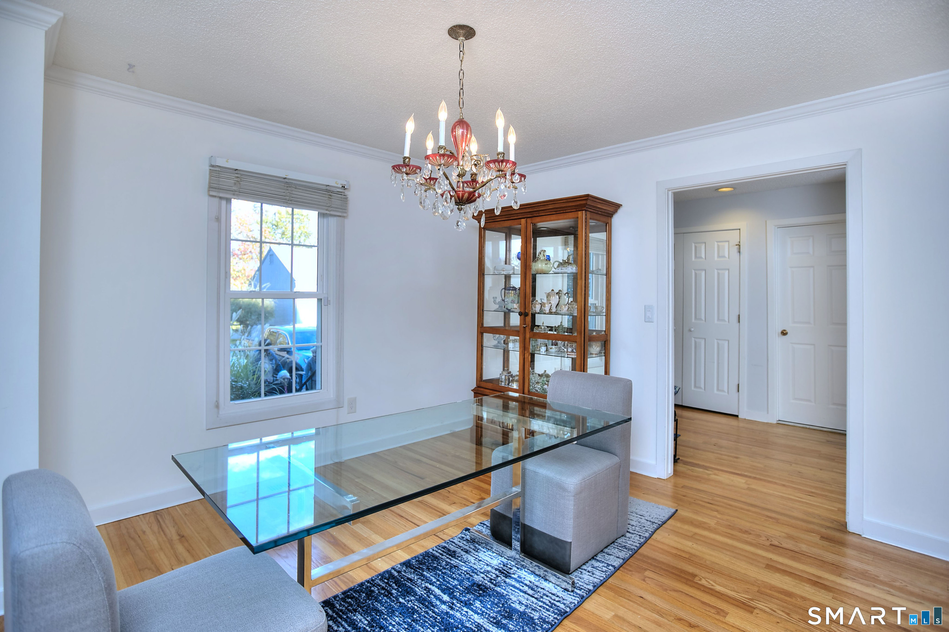 160 Glengarry Road, Unit 160 Fairfield, CT 06825 - Photo 8 of 31 a living room with furniture and a chandelier