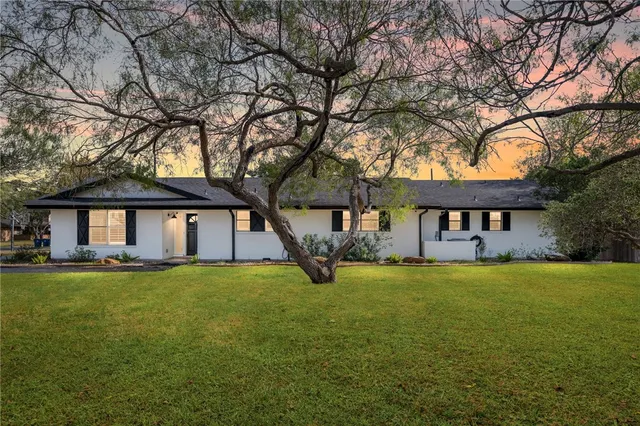 $360,000 | 1111 North Hackberry Avenue, Bishop, TX 78343