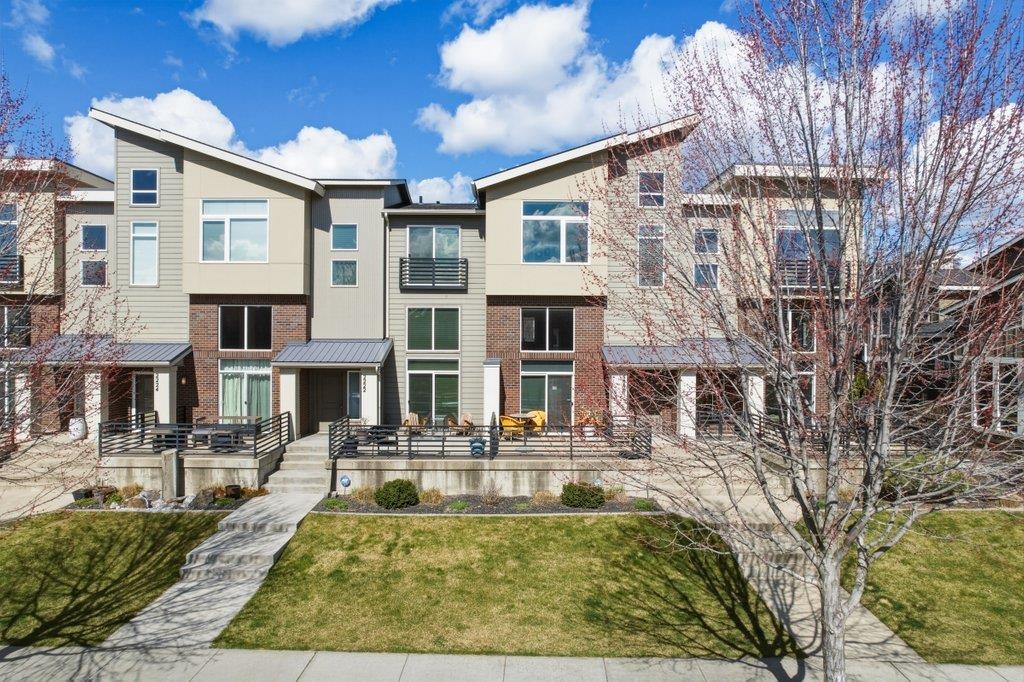 2220 West Summit Parkway Spokane, WA 99201 - Photo 1 of 33