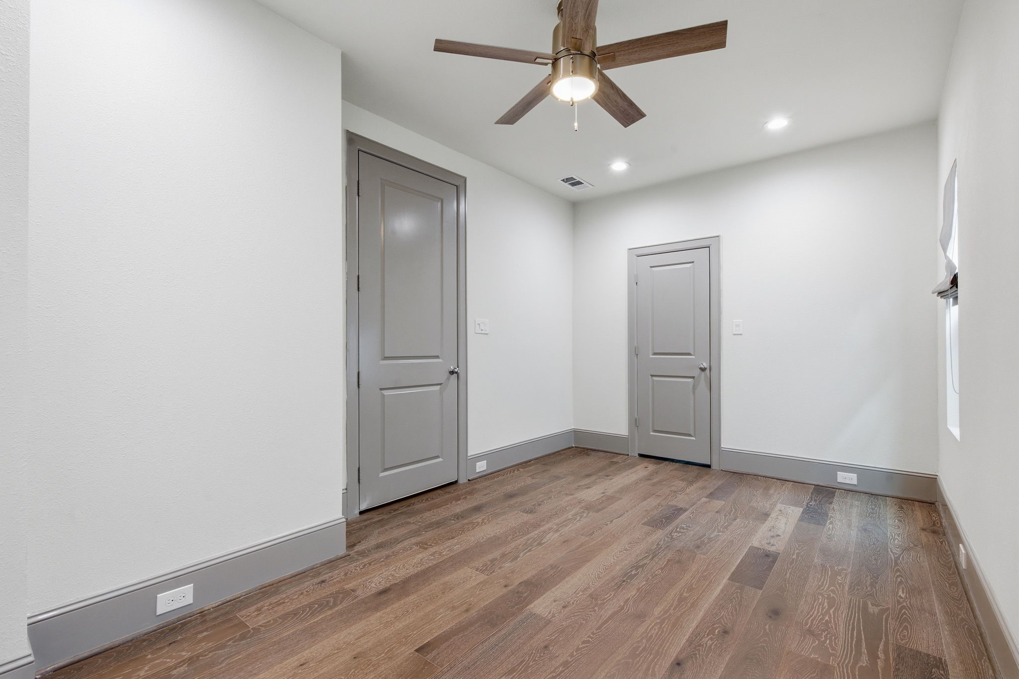 1906 West 25th Street Houston, TX 77008 - Photo 27 of 47 Third floor: Bedroom 4 of 4