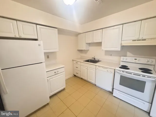 $1,950 | 8865 Roll Right Court, Unit J, Columbia, MD 21045