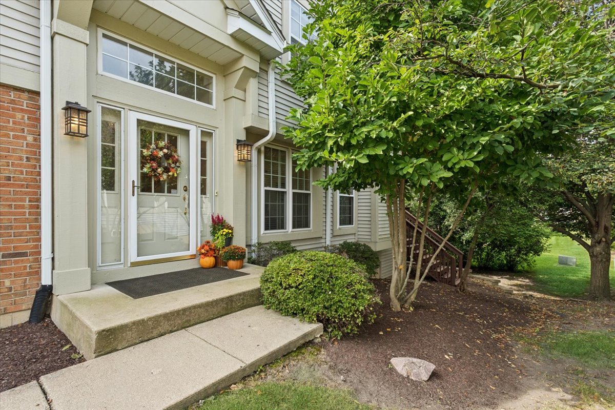 350 Cimarron Road East Lombard, IL 60148 - Photo 2 of 22 Gallery Image 2