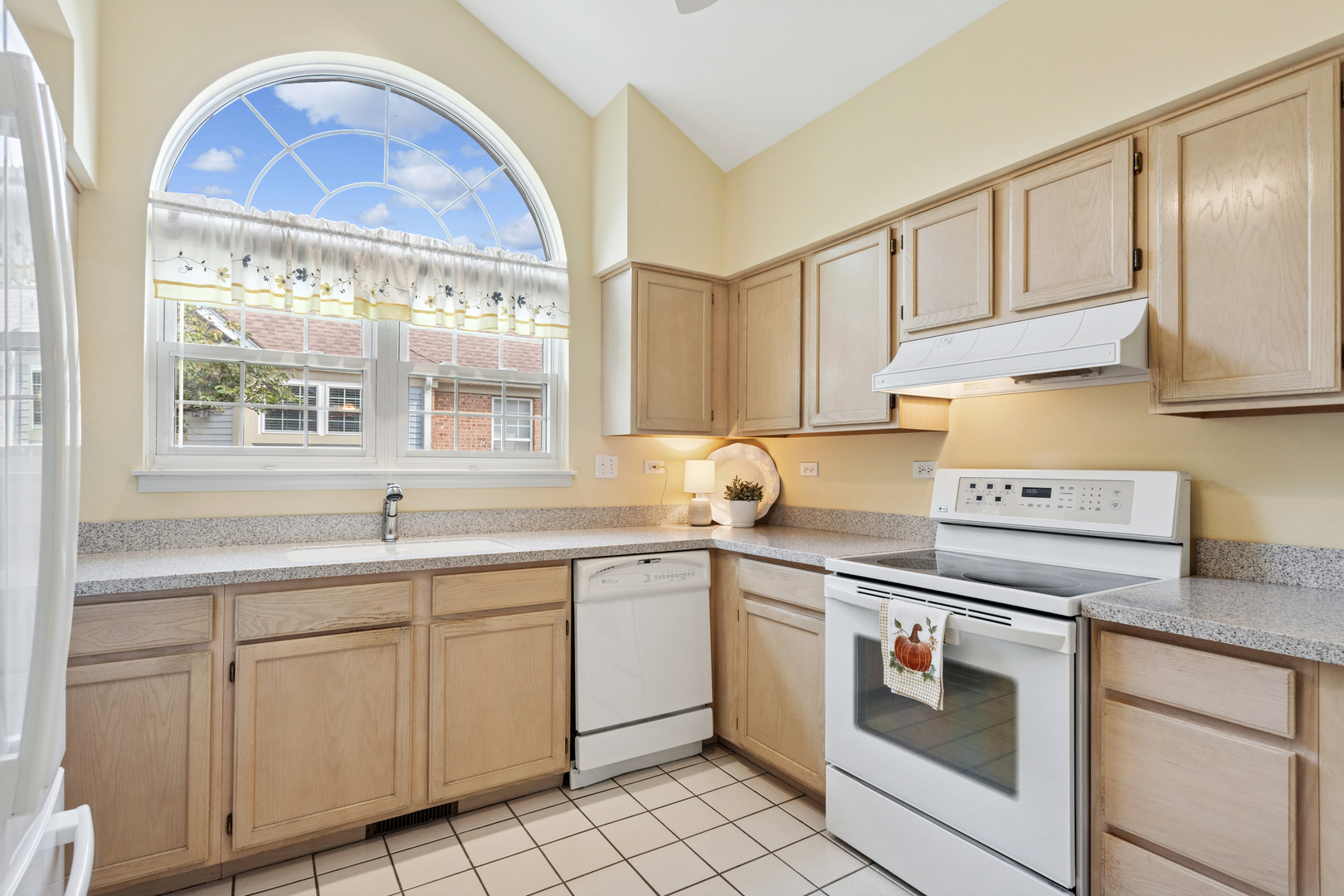 350 Cimarron Road East Lombard, IL 60148 - Photo 7 of 22 Gallery Image 7