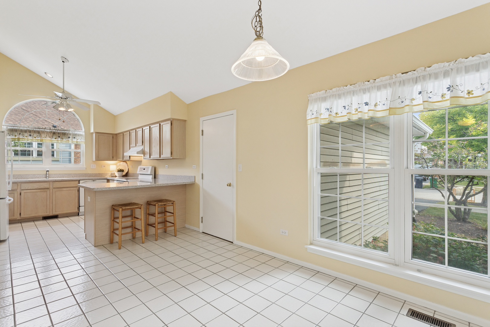 350 Cimarron Road East Lombard, IL 60148 - Photo 8 of 22 Gallery Image 8