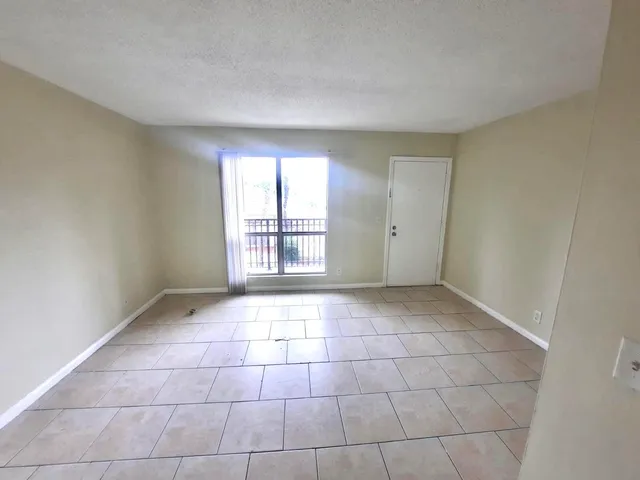 $1,500 | 1500 North Congress Avenue, Unit A205, West Palm Beach, FL 33401