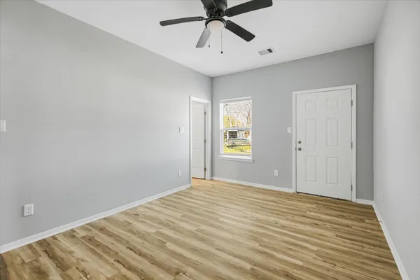 $1,500 | 201 North B N Bay Street, Anahuac, TX 77514