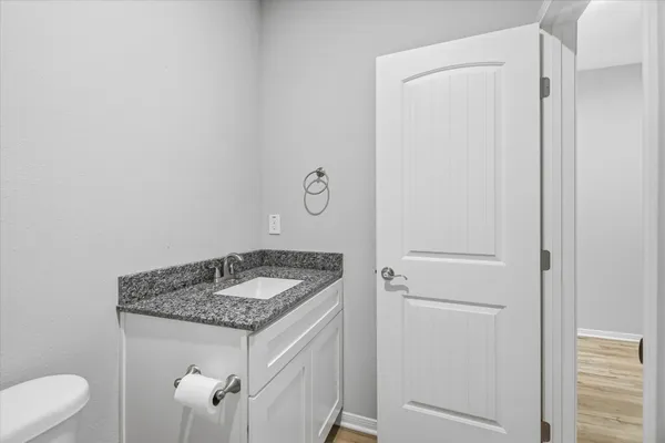 $1,500 | 201 North B N Bay Street, Anahuac, TX 77514