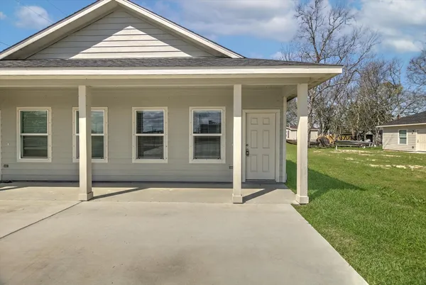 $1,500 | 201 North B N Bay Street, Anahuac, TX 77514