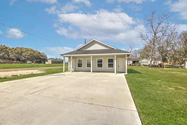 $1,500 | 201 North B N Bay Street, Anahuac, TX 77514