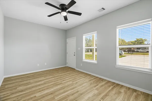 $1,500 | 201 North B N Bay Street, Anahuac, TX 77514