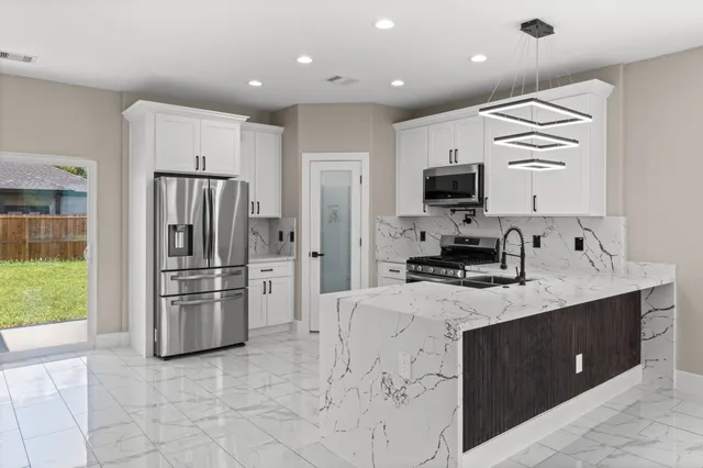 $2,000 | 7927 Colonial Lane, Houston, TX 77051