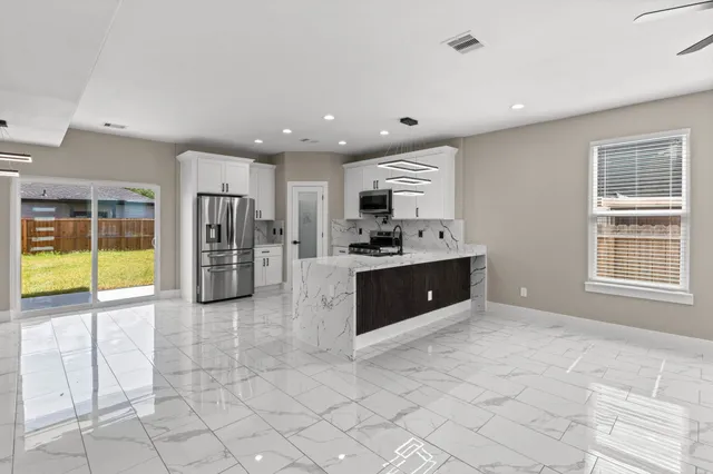 $2,000 | 7927 Colonial Lane, Houston, TX 77051