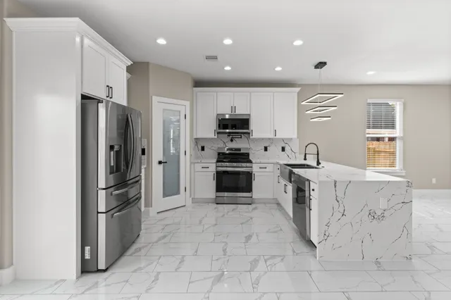 $2,000 | 7927 Colonial Lane, Houston, TX 77051