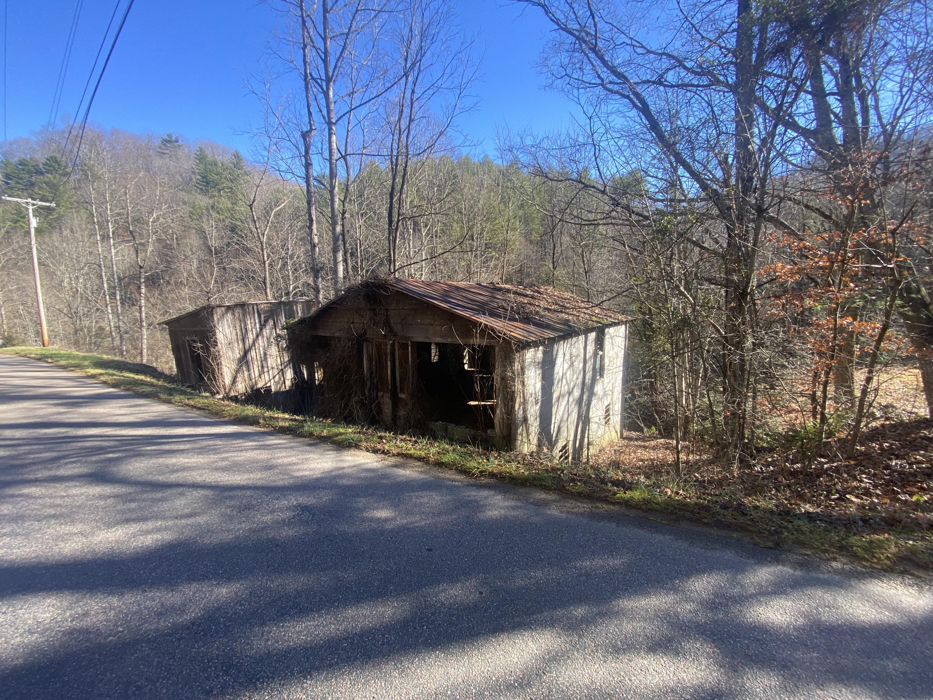 321 Rd Butler Tn 37640 Road Butler, TN 37640 - Photo 14 of 24 Photo Dec 07, 10 49 48 AM