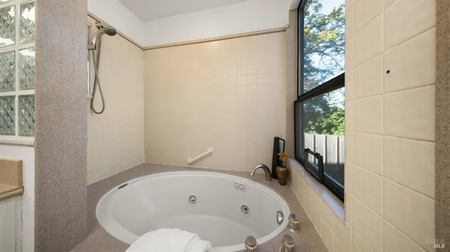 $2,148,000 | 49 Vía La Brisa, Larkspur, CA 94939