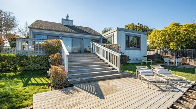$2,148,000 | 49 Vía La Brisa, Larkspur, CA 94939