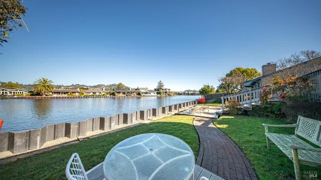 $2,148,000 | 49 Vía La Brisa, Larkspur, CA 94939