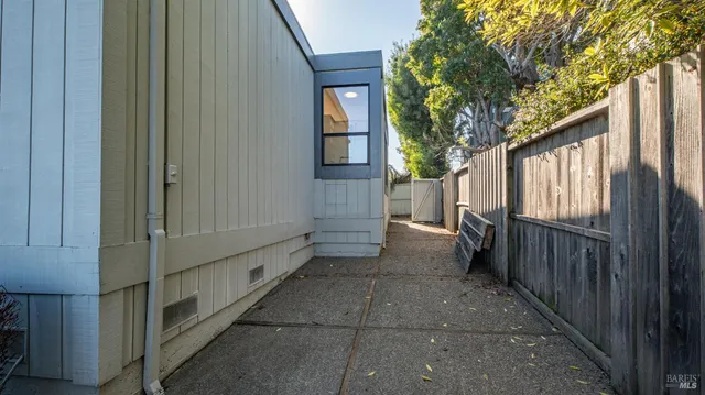 $2,148,000 | 49 Vía La Brisa, Larkspur, CA 94939