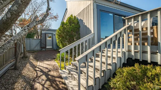 $2,148,000 | 49 Vía La Brisa, Larkspur, CA 94939