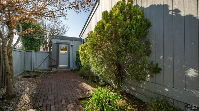 $2,148,000 | 49 Vía La Brisa, Larkspur, CA 94939