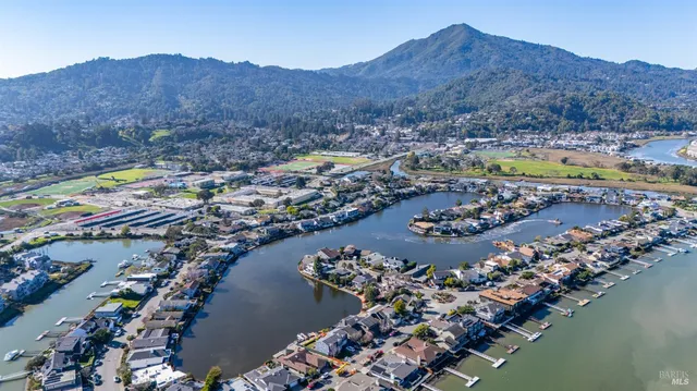 $2,148,000 | 49 Vía La Brisa, Larkspur, CA 94939