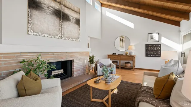 $2,148,000 | 49 Vía La Brisa, Larkspur, CA 94939