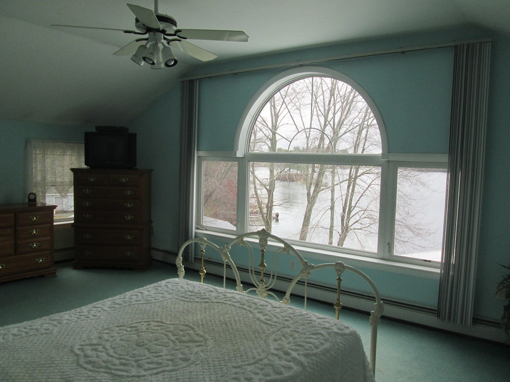 334 Killdeer Road Webster, MA 01570 - Photo 25 of 28 a living room with furniture and a large window