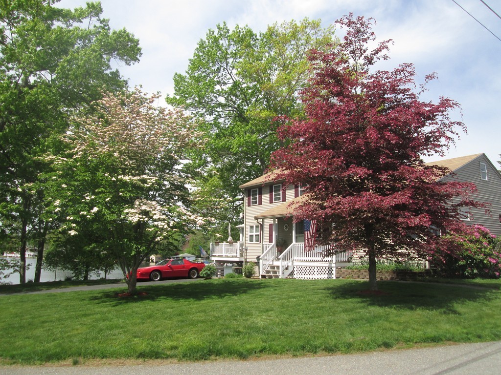 334 Killdeer Road Webster, MA 01570 - Photo 5 of 28 a view of a house with a yard