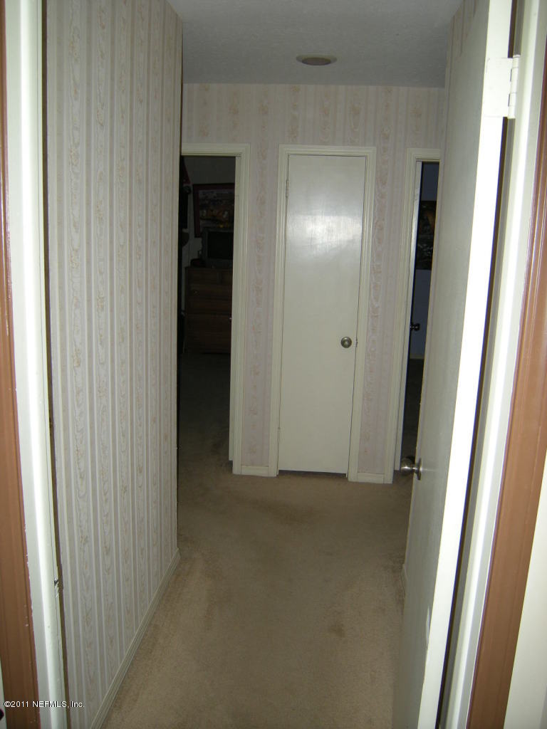 1028 Martinique Road Jacksonville, FL 32216 - Photo 19 of 33 Hall