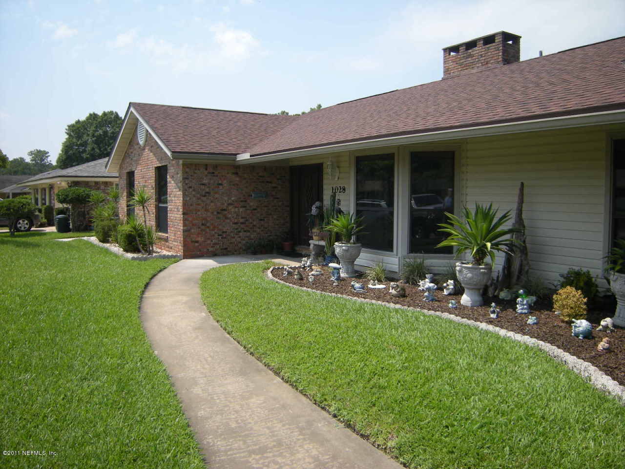 1028 Martinique Road Jacksonville, FL 32216 - Photo 2 of 33 Nice Landscaping