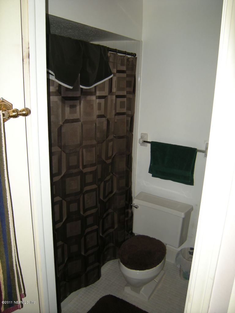 1028 Martinique Road Jacksonville, FL 32216 - Photo 25 of 33 Masterbath