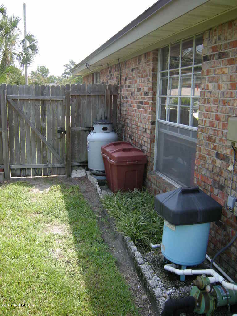 1028 Martinique Road Jacksonville, FL 32216 - Photo 31 of 33 Right side entrance