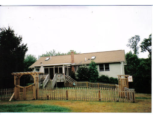 89 Stephen French Road Swansea, MA 02777 - Photo 2 of 10 Gallery Image 2