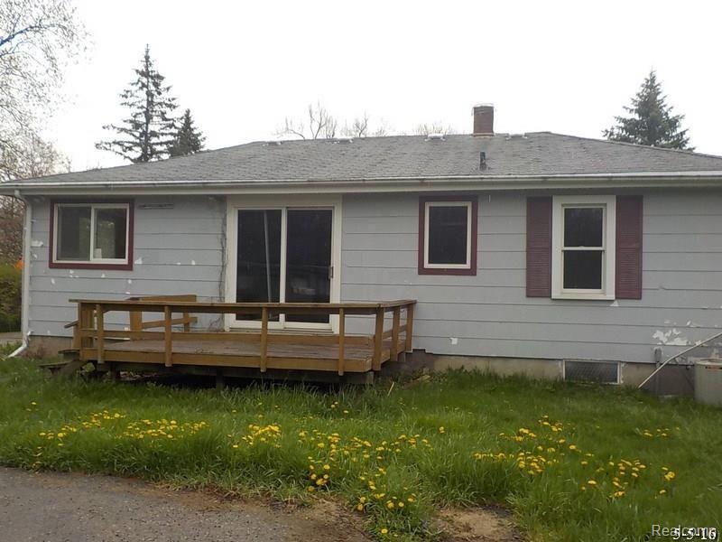 6287 Lapeer Road Burton, MI 48509 - Photo 3 of 21 DSCN4602.JPG