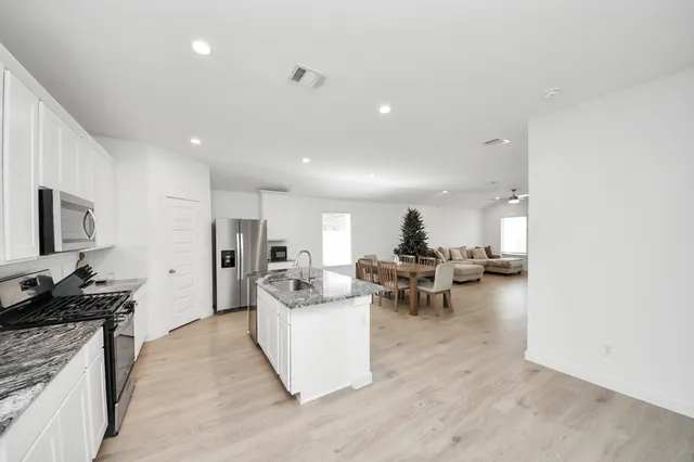 $325,000 | 4946 Pne Hvn Lane, Fresno, TX 77545