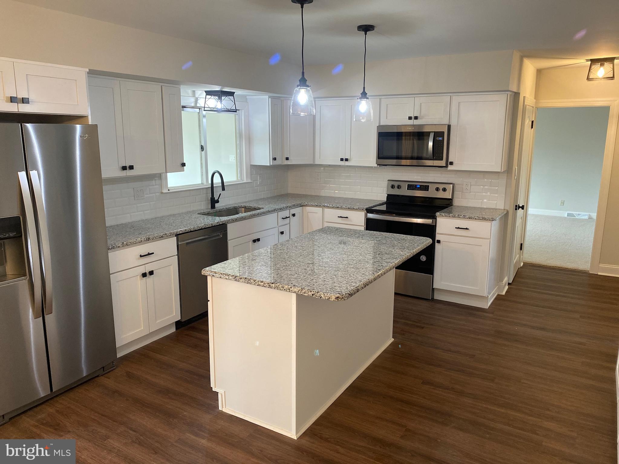 522 Rohach Road Aston, PA 19014 - Photo 4 of 38