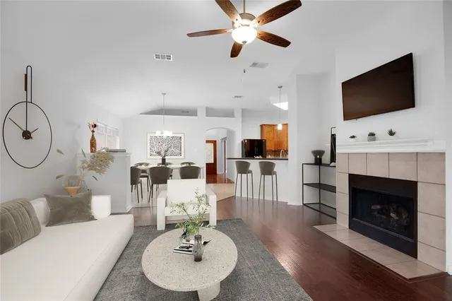 $2,100 | 281 Hutton, Kyle, TX 78640