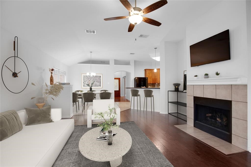 281 Hutton Kyle, TX 78640 - Photo 4 of 37 Back Living