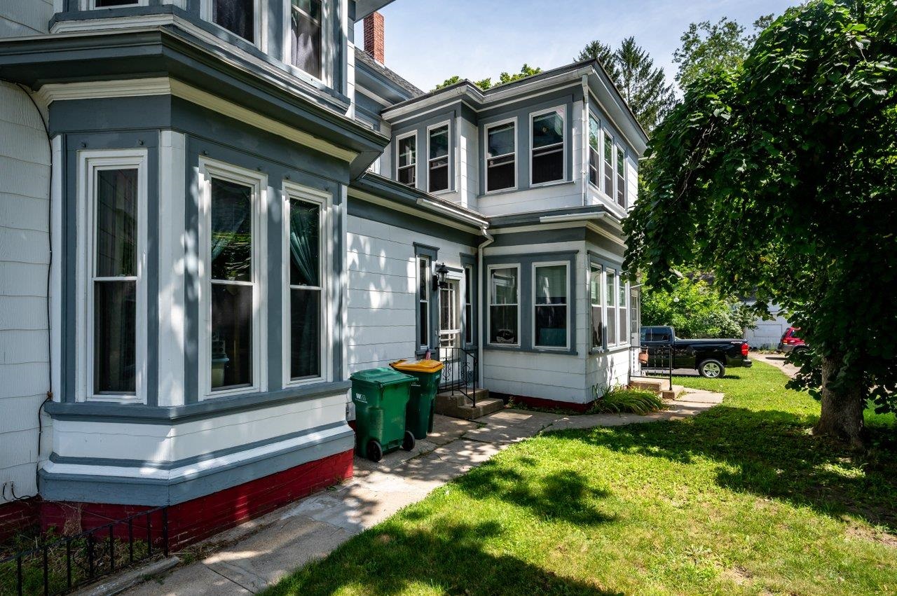 34 Charles Street Rochester, NH 03867 - Photo 3 of 36