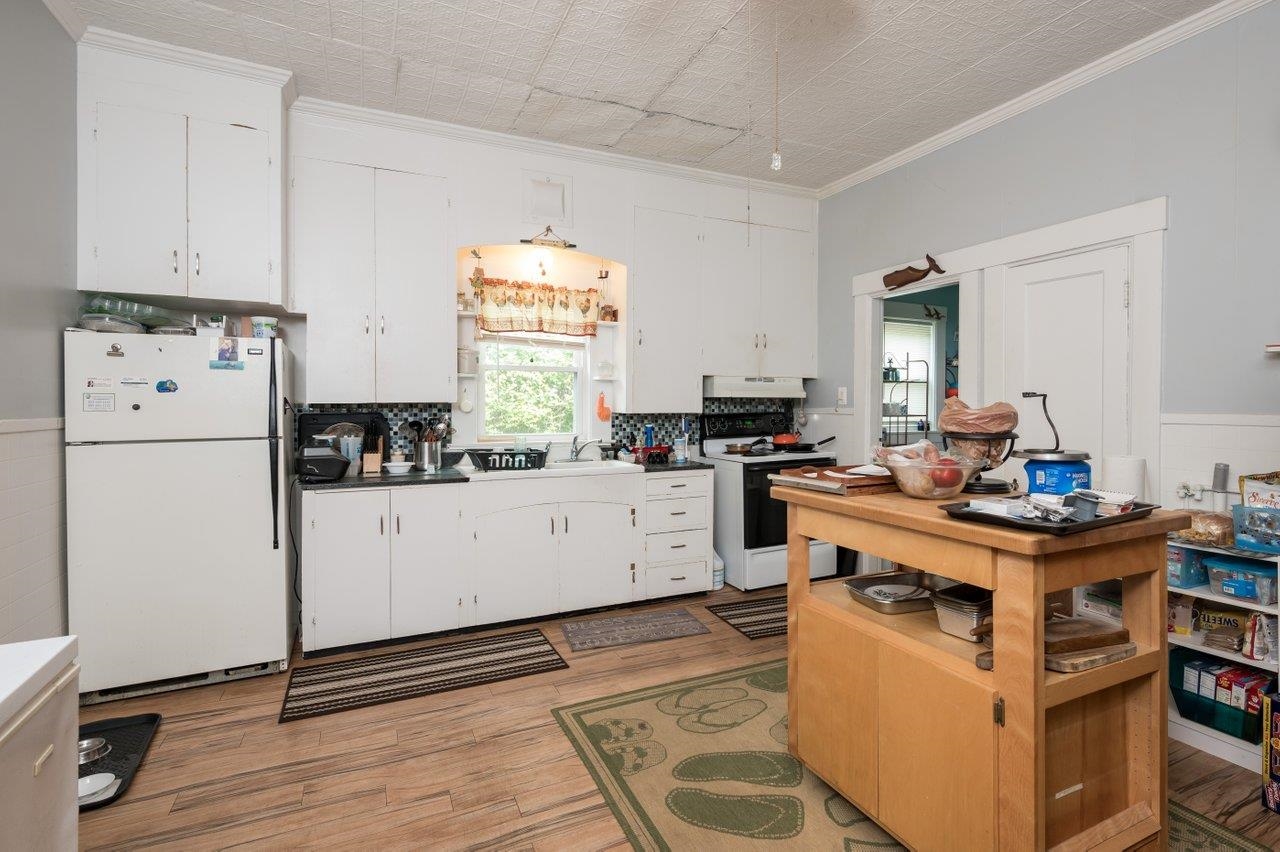 34 Charles Street Rochester, NH 03867 - Photo 4 of 36