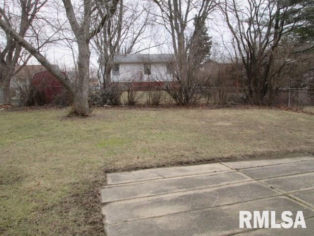 6334 North Randwick Road Peoria, IL 61615 - Photo 3 of 13 Gallery Image 3