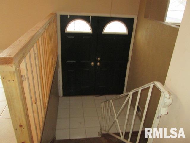 6334 North Randwick Road Peoria, IL 61615 - Photo 4 of 13 Gallery Image 4
