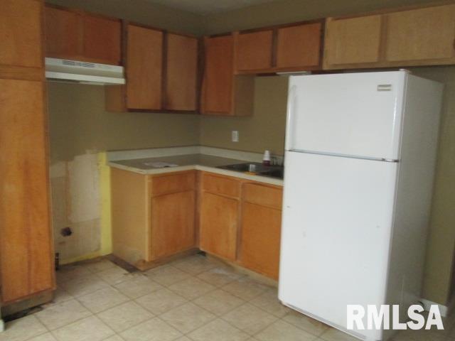 6334 North Randwick Road Peoria, IL 61615 - Photo 6 of 13 Gallery Image 6
