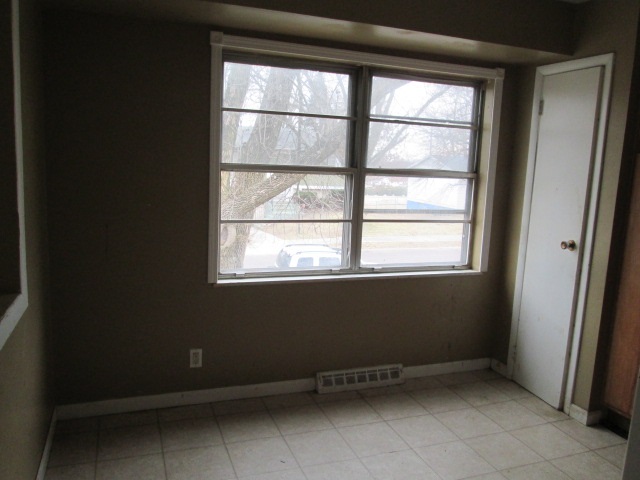 6334 North Randwick Road Peoria, IL 61615 - Photo 7 of 13 Gallery Image 7