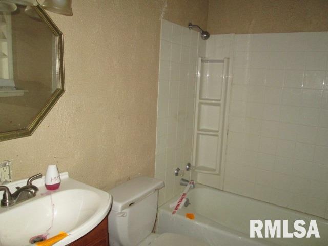 6334 North Randwick Road Peoria, IL 61615 - Photo 10 of 13 Gallery Image 10