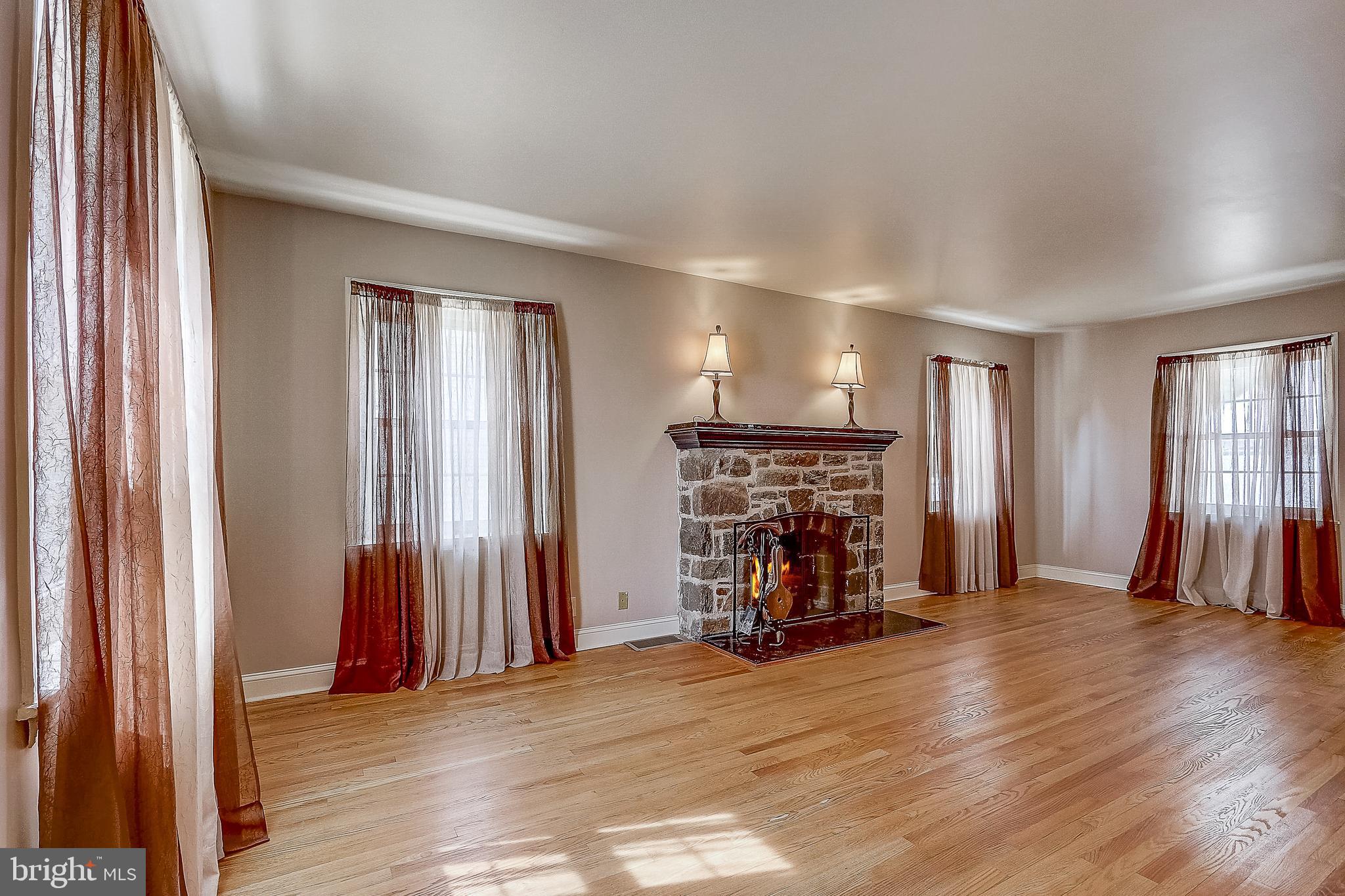 614 Warwick Road Baltimore, MD 21229 - Photo 4 of 44