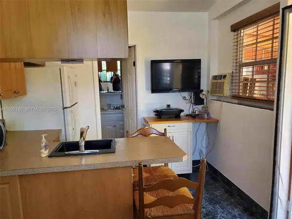 $1,295 | 1916 Coolidge Street, Unit 1, Hollywood, FL 33020
