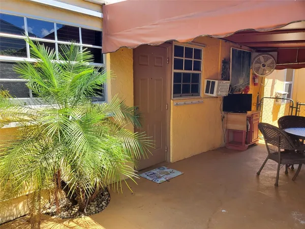 $1,295 | 1916 Coolidge Street, Unit 1, Hollywood, FL 33020