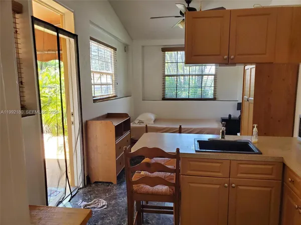 $1,295 | 1916 Coolidge Street, Unit 1, Hollywood, FL 33020