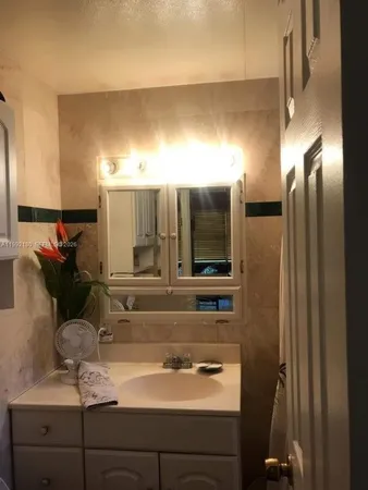 $1,295 | 1916 Coolidge Street, Unit 1, Hollywood, FL 33020